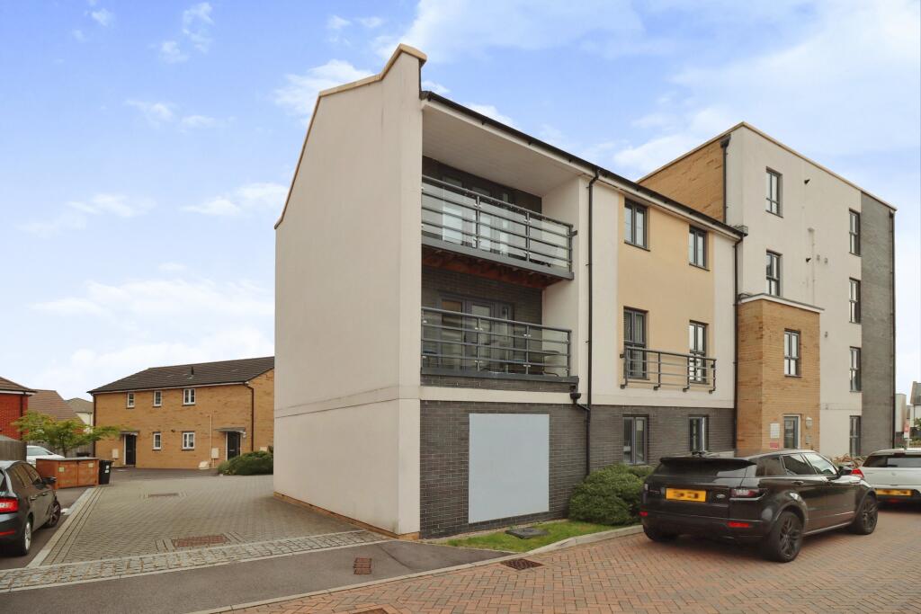 2 bedroom flat for sale in Mansell Road, Patchway, Bristol, BS34