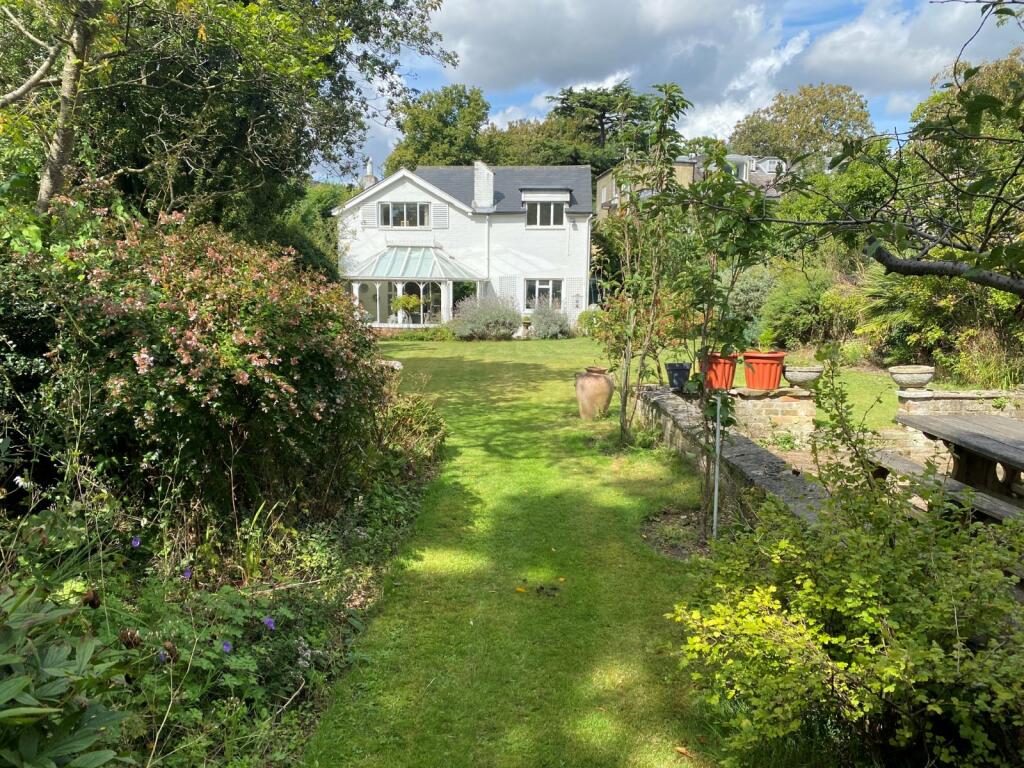 4 bedroom detached house for sale in Kingston Hill, Kingston upon Thames, KT2