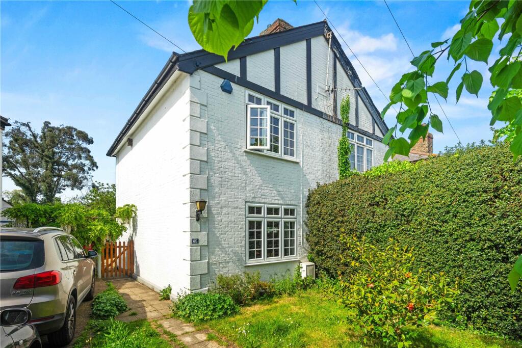 2 bedroom semidetached house for sale in Rushett Close, Thames Ditton