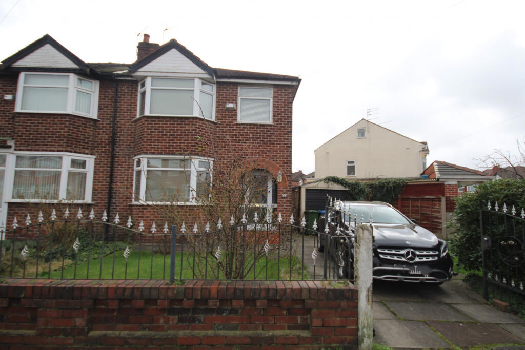 3 bedroom semidetached house for sale in Braemar Ave, Stretford, M32