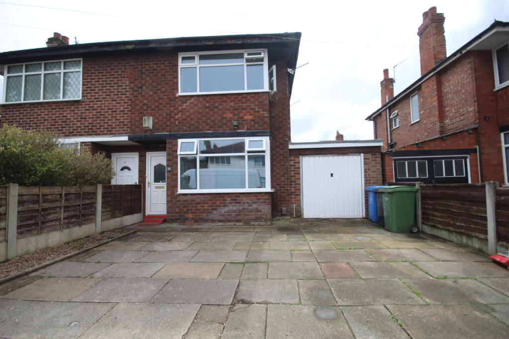 2 bedroom semidetached house for sale in Berkeley Avenue, Stretford