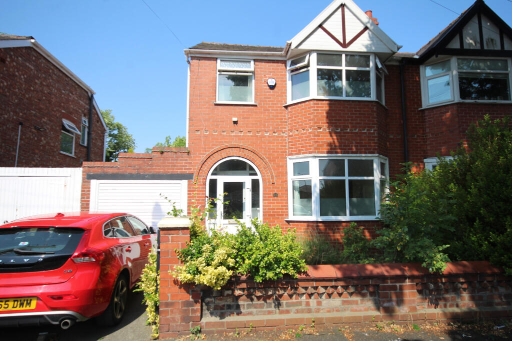 3 bedroom semidetached house for rent in Manor Road, Stretford, M32