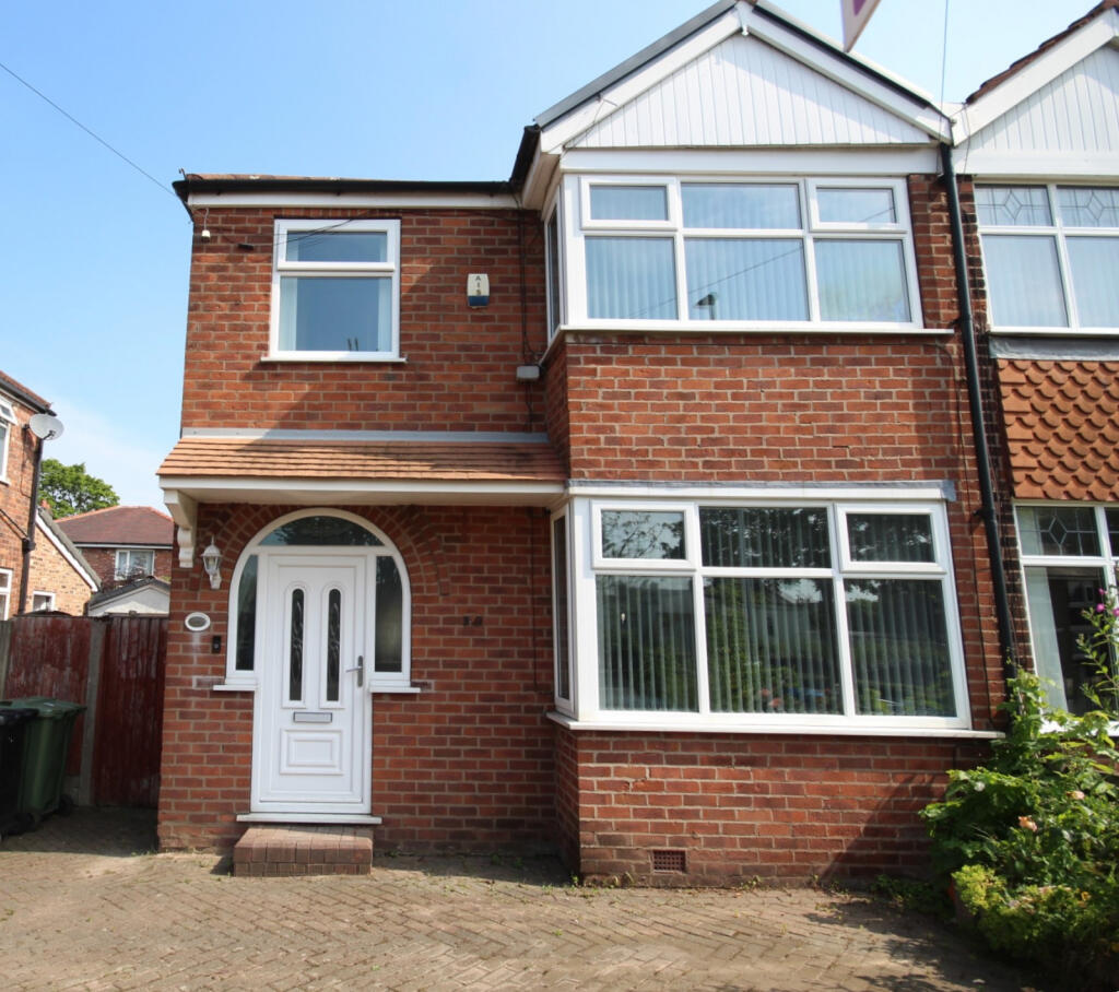 3 bedroom semidetached house for sale in Barton Road, Stretford, M32