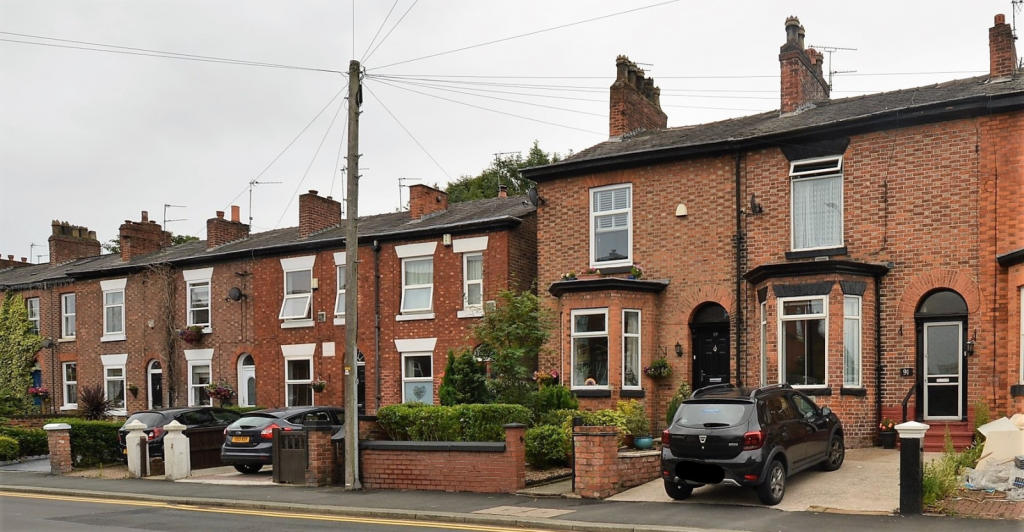 3 bedroom terraced house for sale in Barton Rd, Stretford, M32