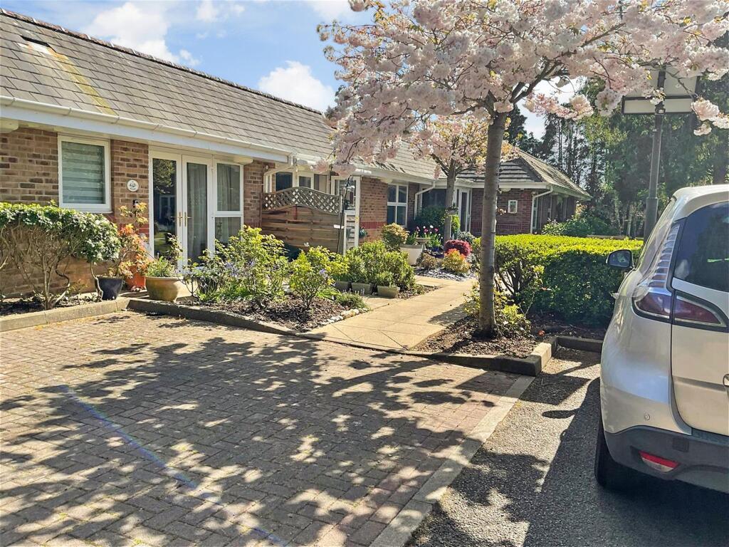 Main image of property: Fontwell Avenue, Eastergate, Chichester, West Sussex