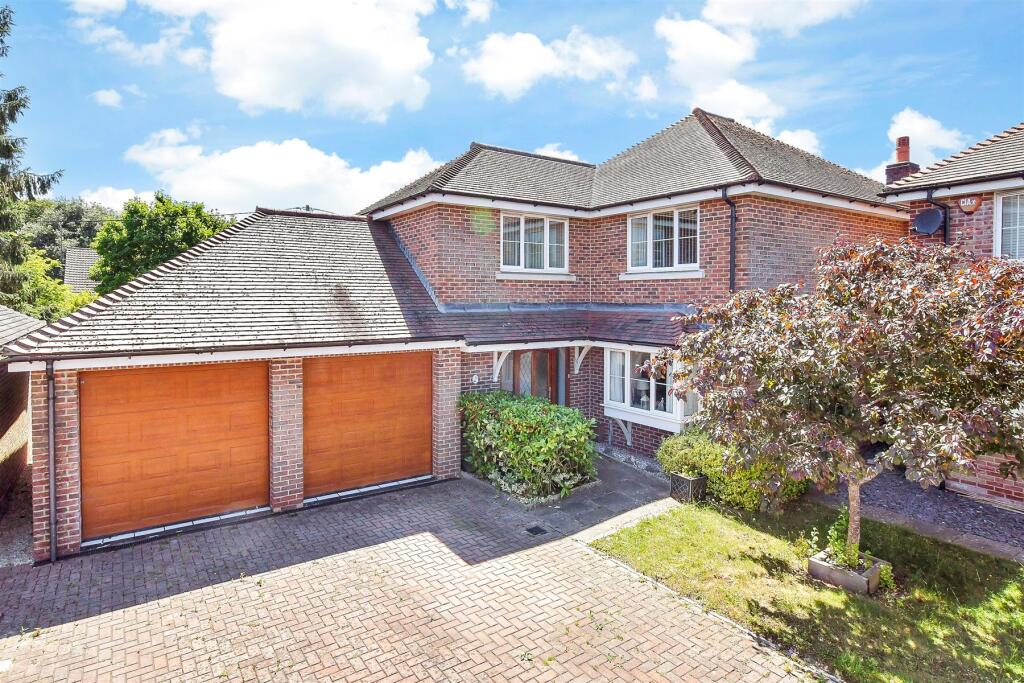 Main image of property: Deans Close, Fontwell, Arundel, West Sussex