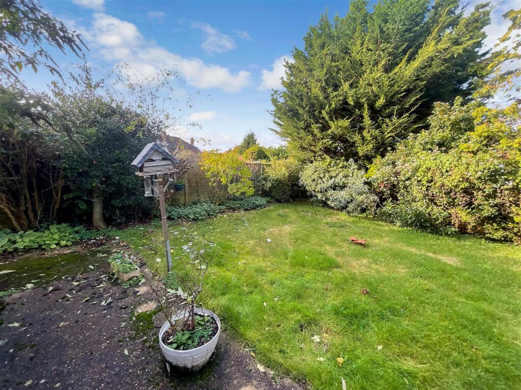 3 bedroom detached bungalow for sale in Shelley Close, Banstead, Surrey