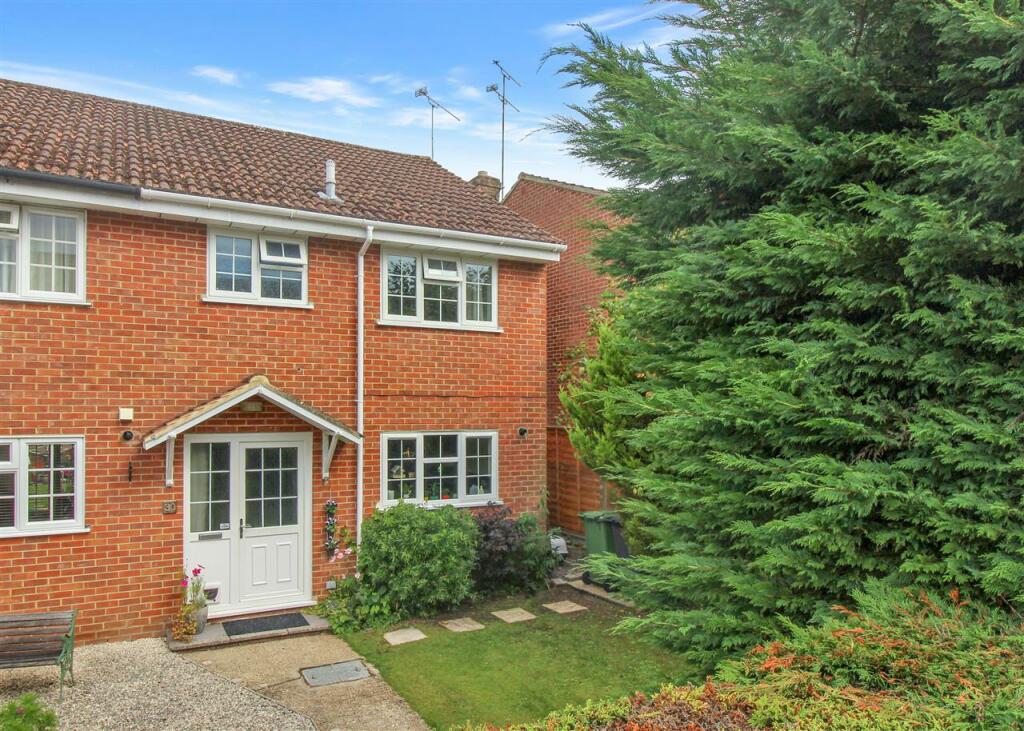 3 bedroom end of terrace house for sale in The Links, Whitehill, GU35