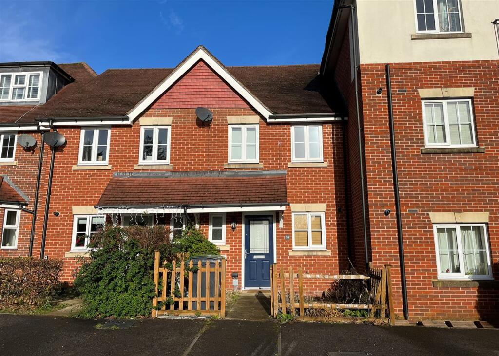 2 bedroom property for sale in Royal Drive, Bordon, GU35