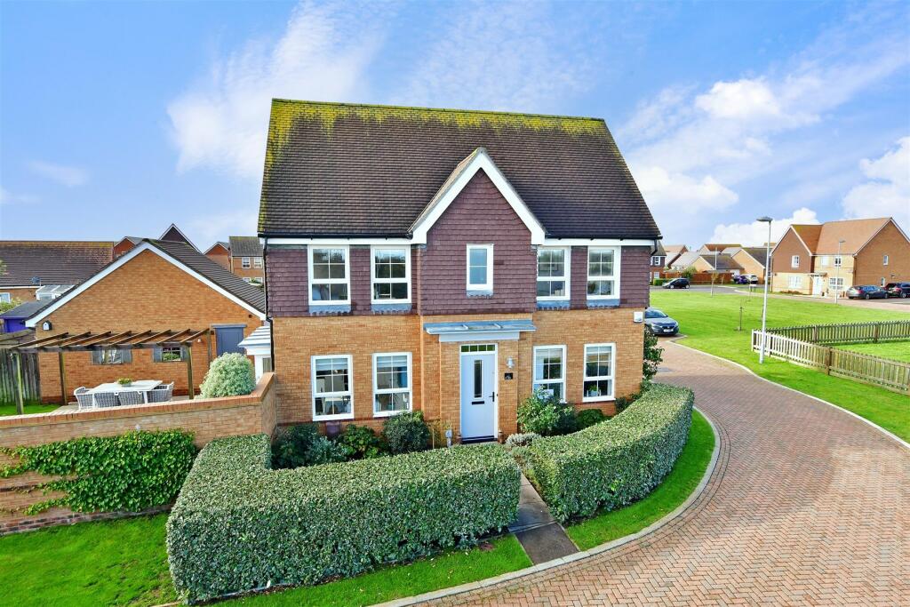3 bedroom detached house for sale in Lunar Crescent, Selsey, West