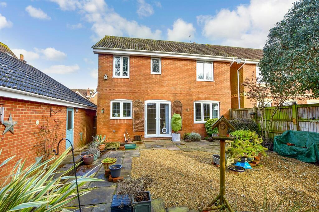 4 bedroom detached house for sale in Nicolson Close, Tangmere