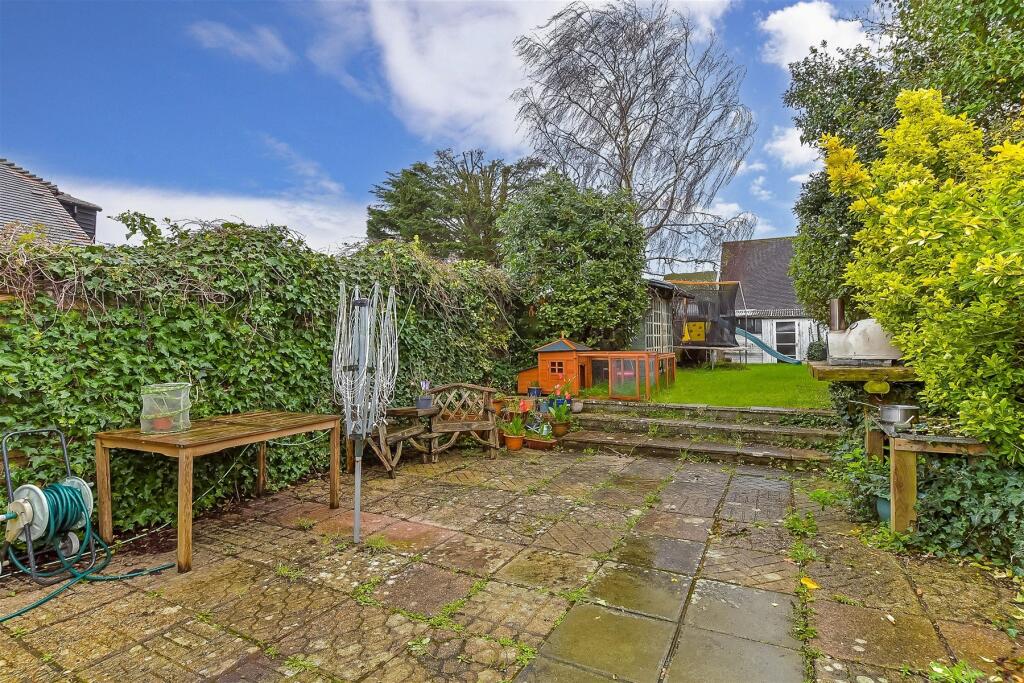 3 bedroom end of terrace house for sale in Westergate Street