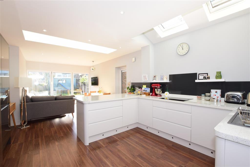 3 bedroom terraced house for sale in Grove Road, Chichester, West