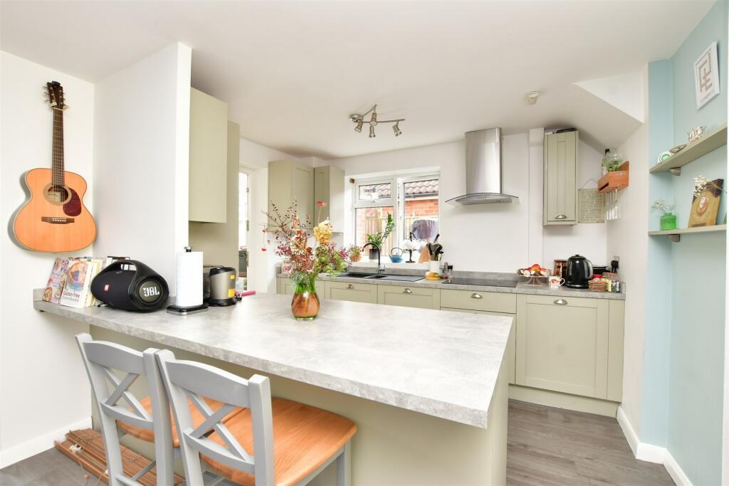 4 bedroom semidetached house for sale in Cranleigh Mead, Cranleigh