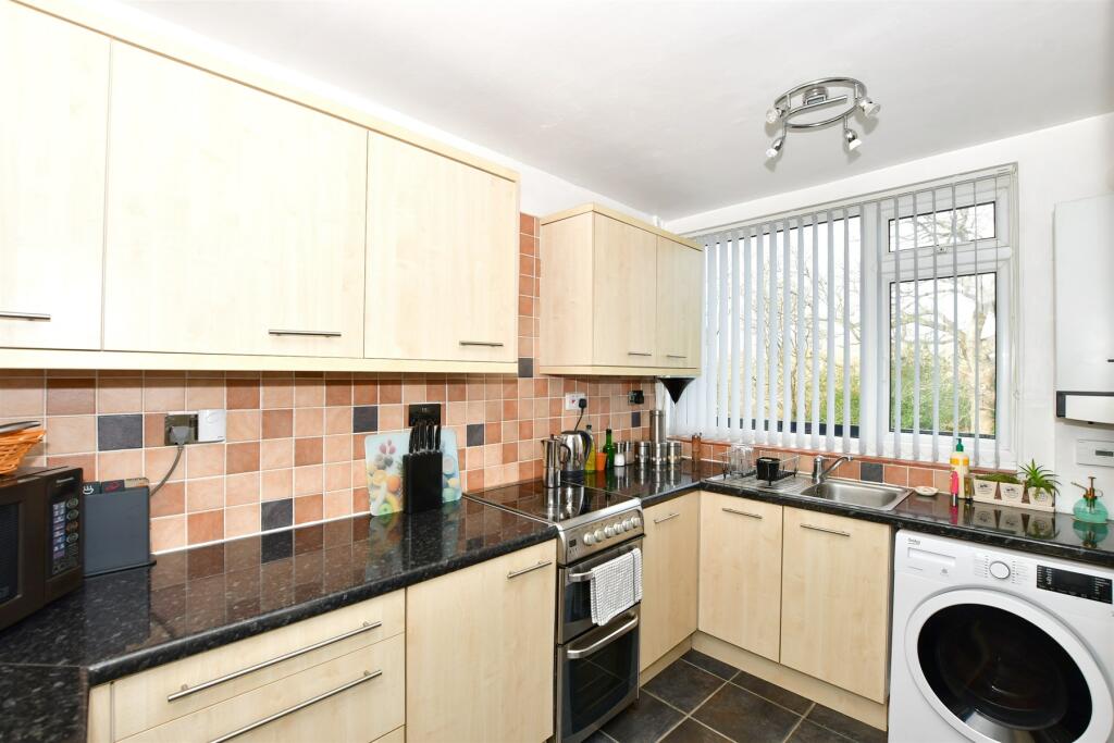 2 bedroom for sale in Hailey Place, Cranleigh, Surrey, GU6