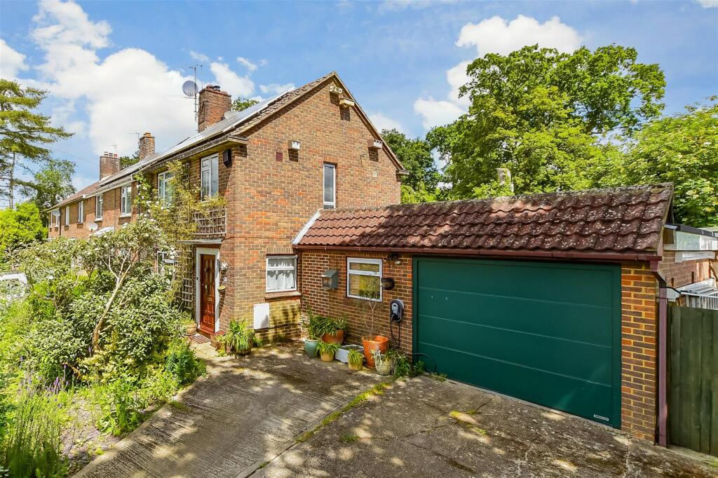 3 bedroom semidetached house for sale in Queen Elizabeth Road