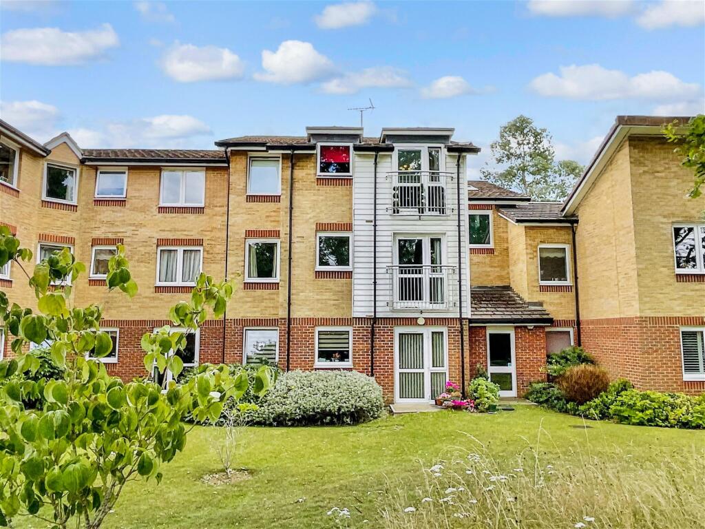 1 bedroom flat for sale in Millfield Court, Ifield, Crawley, West
