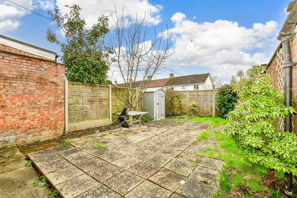 2 bedroom ground floor for sale in Gales Drive, Three