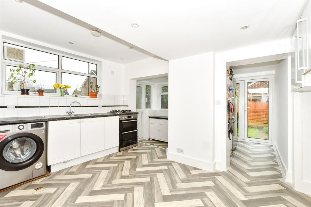 4 bedroom semidetached house for sale in Ifield Road, West Green, Crawley, West Sussex, RH11