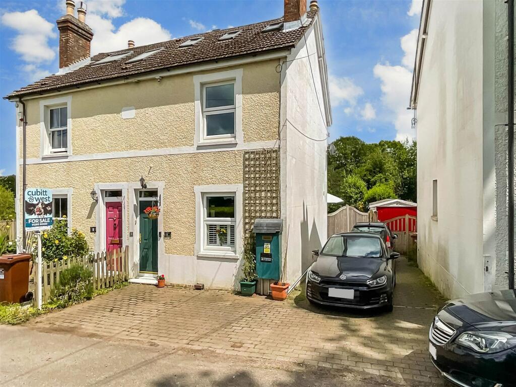 3 bedroom semidetached house for sale in Copthorne Bank, Copthorne