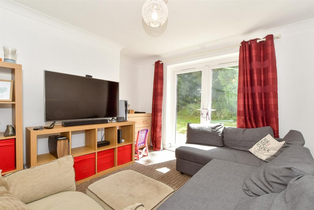 1 bedroom ground floor for sale in Midhurst Close, Ifield