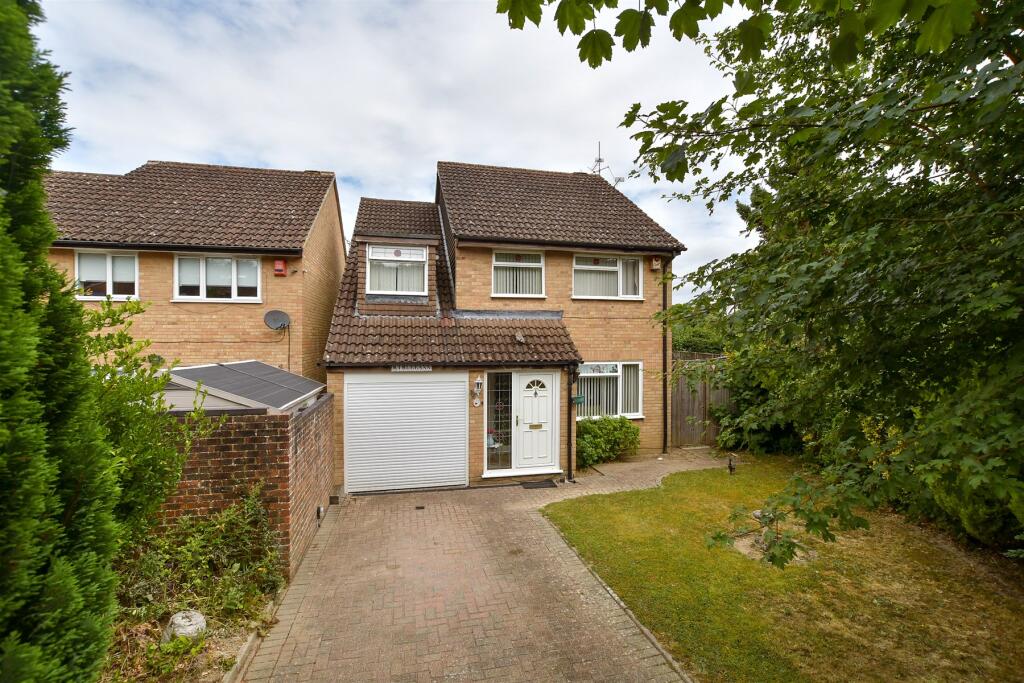 5 bedroom detached house