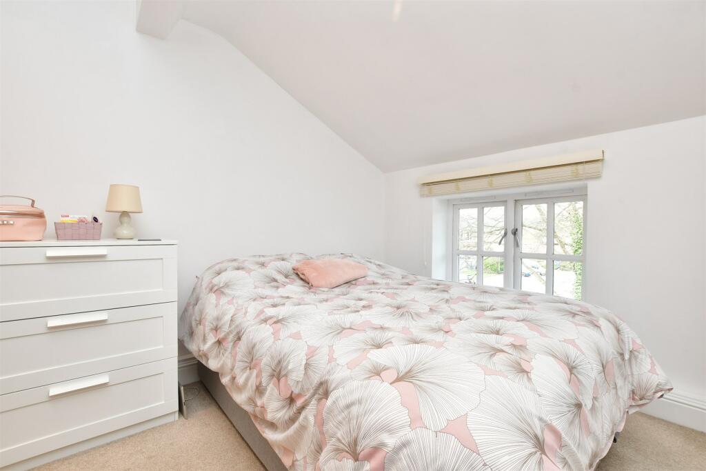 2 bedroom apartment for sale in Church Street, Dorking, Surrey, RH4