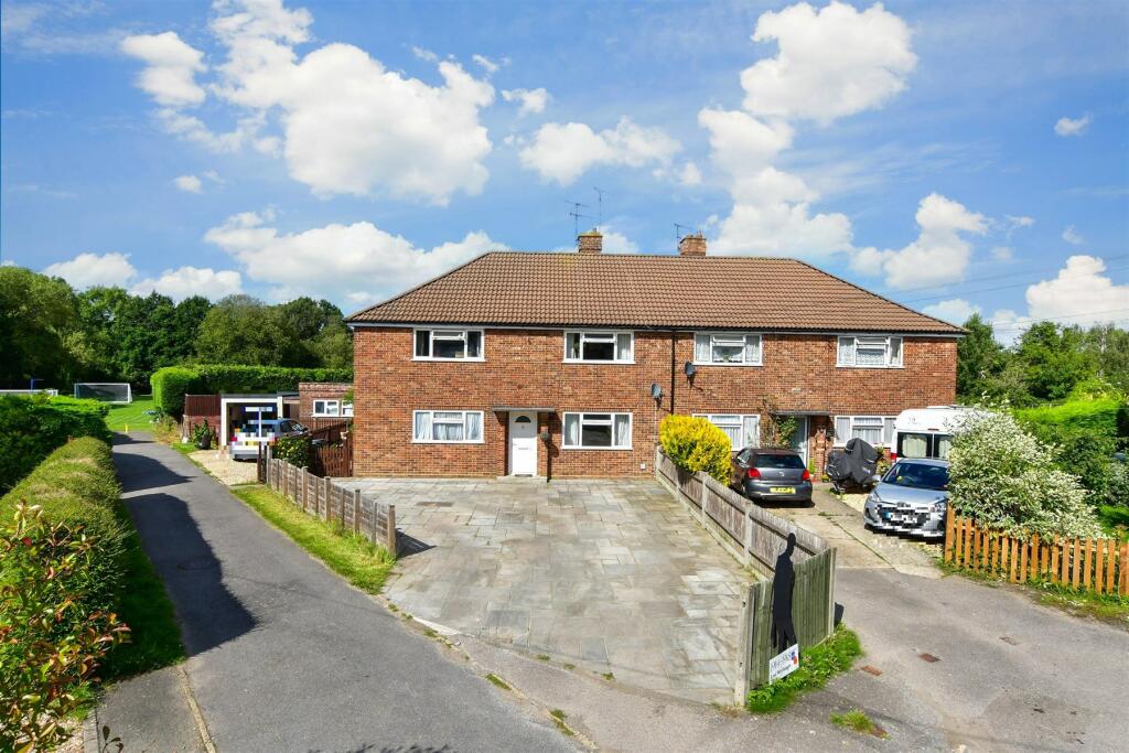 2 bedroom ground floor for sale in Ridge Close, Strood Green