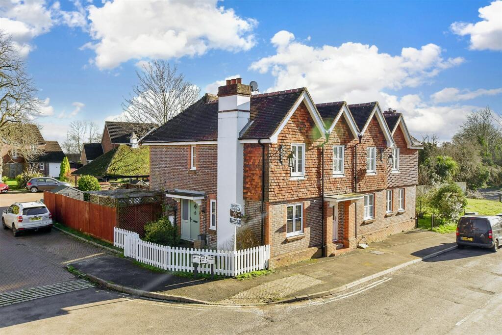 2 bedroom end of terrace house for sale in Horsham Road, Beare Green