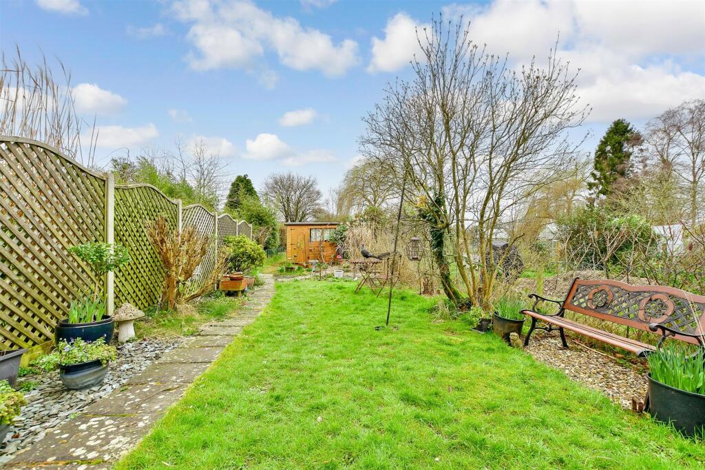 2 bedroom terraced house for sale in Nutwood Avenue, Brockham, Surrey, RH3