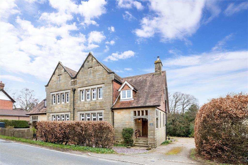 3 bedroom semidetached house for sale in Ardingly Road, West Hoathly