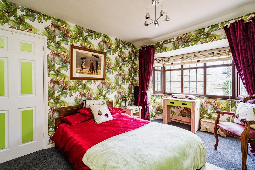 4 bedroom detached house for sale in Himley Road, Gornal Wood, Dudley, DY3