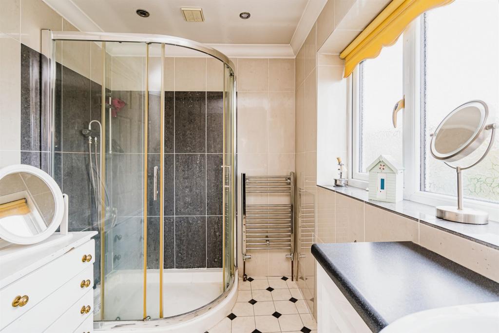 4 bedroom detached house for sale in Himley Road, Gornal Wood, Dudley, DY3