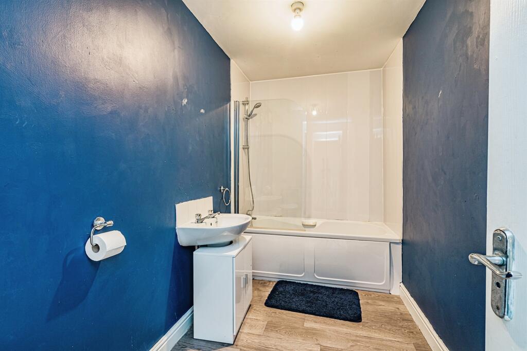 3 bedroom semidetached house for sale in Dudley Wood Road, Dudley, DY2