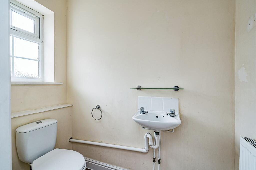 3 bedroom semidetached house for sale in Dudley Wood Road, Dudley, DY2