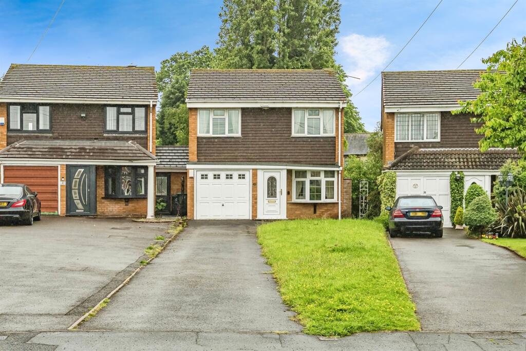 4 bedroom detached house for sale in Kenilworth Close, Tipton, DY4