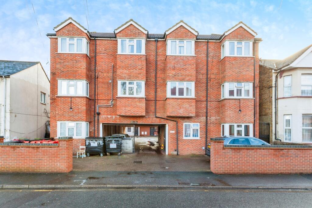 2 bedroom ground floor flat