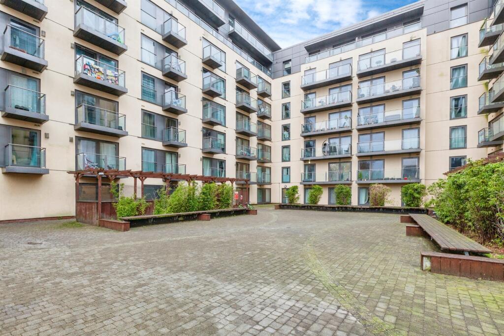 Main image of property: High Street, Slough