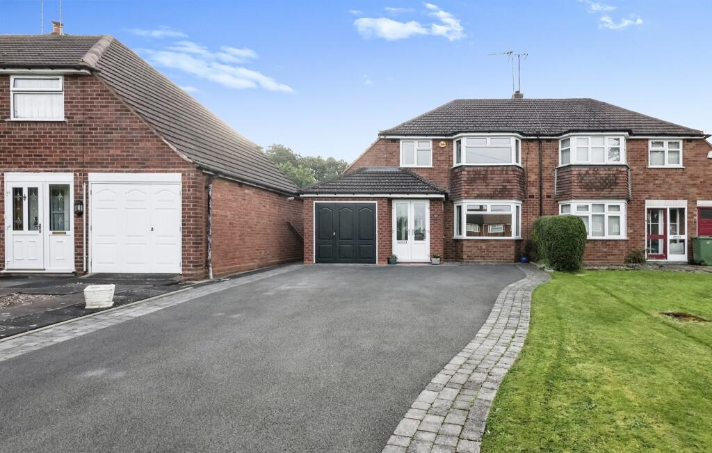 3 bedroom semidetached house for sale in Bassnage Road, HALESOWEN, B63