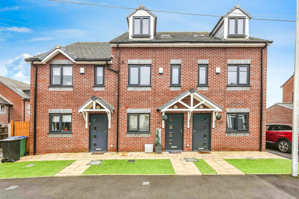 3 bedroom terraced house for sale in Chichester Drive, Rowley Regis, B65