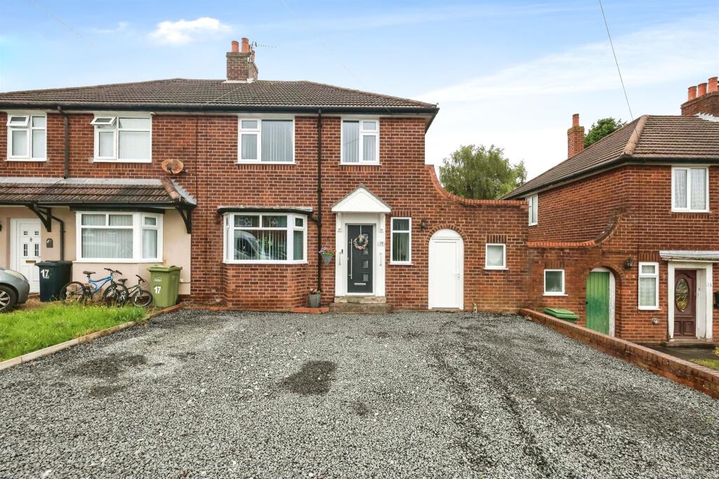 3 bedroom semidetached house for sale in Fatherless Barn Crescent, Halesowen, B63