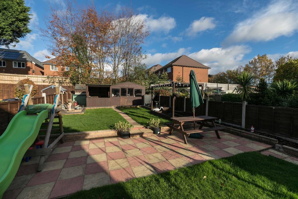 3 bedroom semidetached house for sale in Throne Road, Rowley Regis, B65