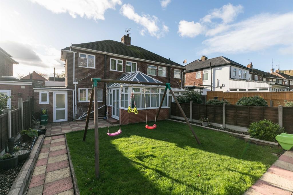 3 bedroom semidetached house for sale in Throne Road, Rowley Regis, B65