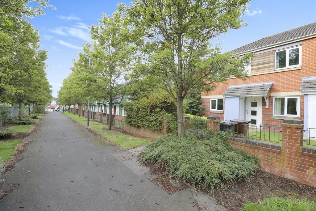 2 bedroom ground floor flat for sale in Willenhall Road, Eastfield, Wolverhampton, WV1
