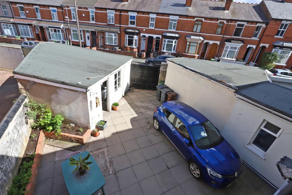 5 bedroom semidetached house for sale in Owen Road, Penn Fields