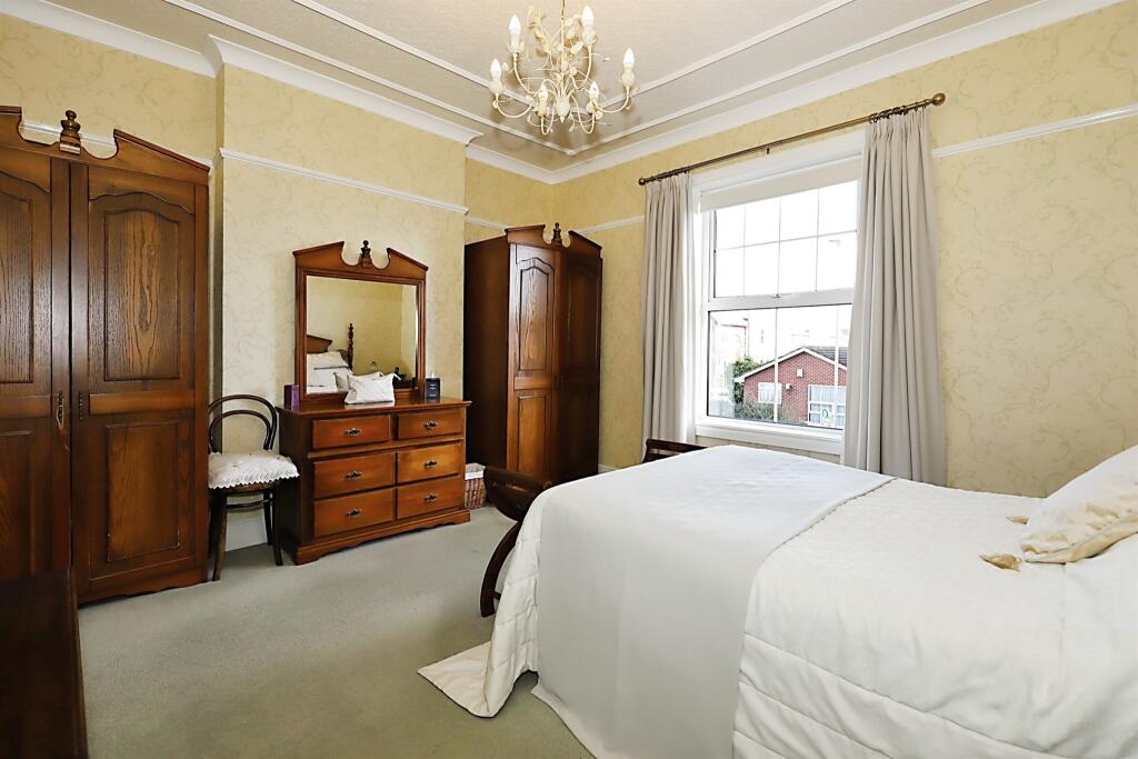 4 bedroom semidetached house for sale in Prestwood Road, Wednesfield