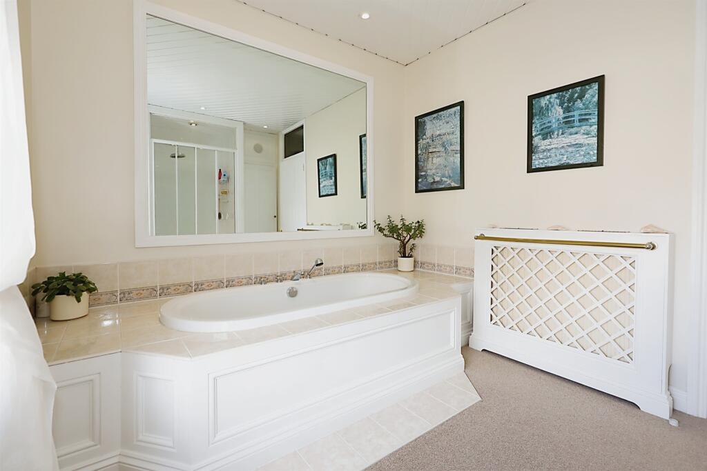 4 bedroom semidetached house for sale in Prestwood Road, Wednesfield