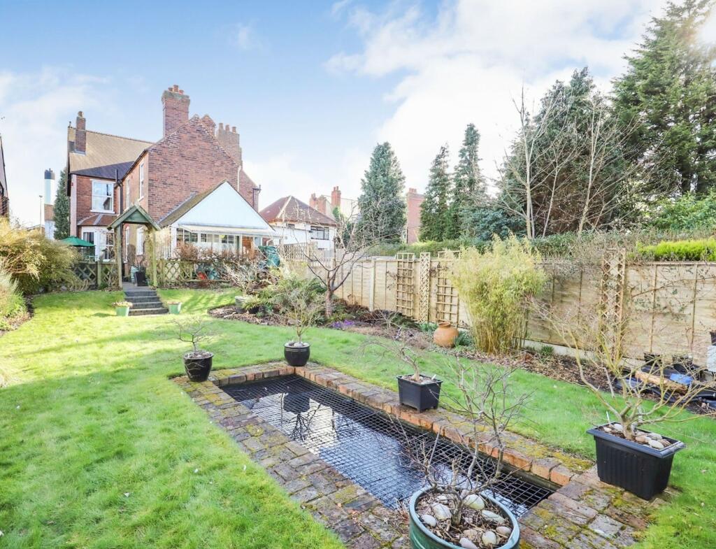 4 bedroom semidetached house for sale in Prestwood Road, Wednesfield