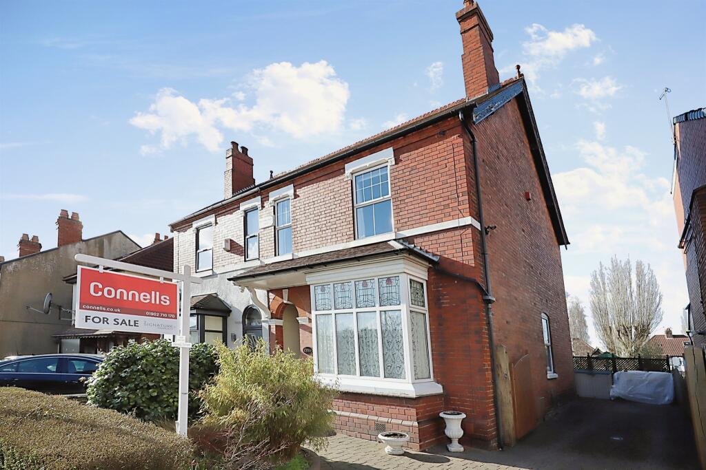 4 bedroom semidetached house for sale in Prestwood Road, Wednesfield