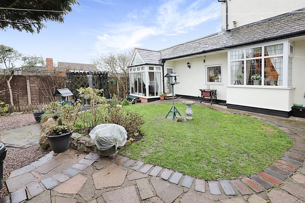 3 bedroom detached house for sale in Prestwood Road West, Wednesfield